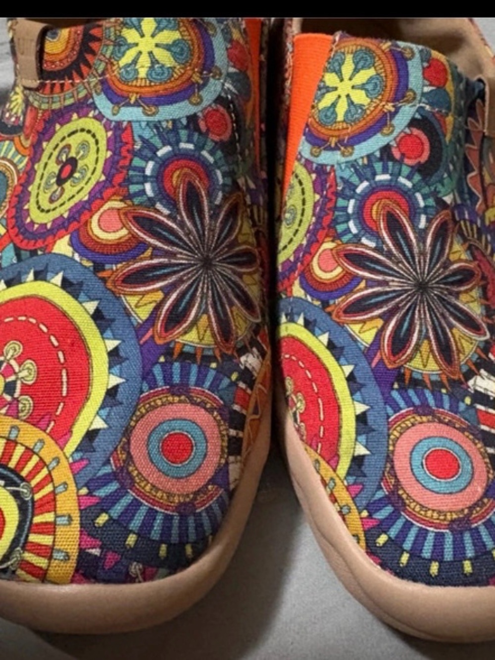 UIN Multicolor Floral Mandala Slip-On Clogs in Blue, Yellow & Red - Picture 2 of 8
